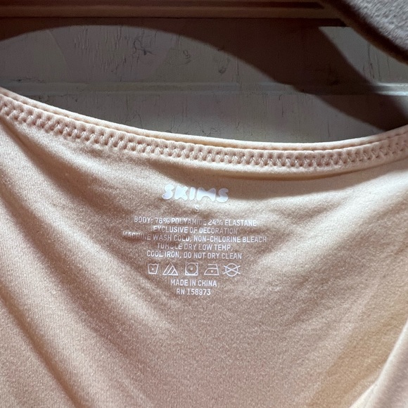 SKIMS BODYSUIT SMALL - Picture 2 of 3